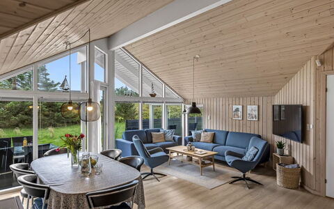 Federica - 500M from the Sea: Hout, Plafond, Huis, Verblijf, Stoel, Hardwood, Keuken En Eettafel, Woonkamer, Houten Vloer, Plank