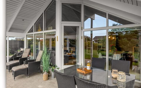 Federica - 500M from the Sea: Huis, Deur, Veranda, Schaduw, Landgoed, Stoel, Patio, Dek, Hardwood, Ontwerp