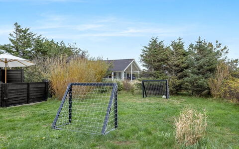 Federica - 500M from the Sea: Land Lot, Gazon, Tuin, Backyard, Mesh, Netto, Pasture, Schaduw, Werf