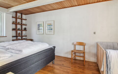 Matilda - 375M from the Sea: Bed, Meubilair, Verdieping, Slaapkamer, Flooring, Interieur Ontwerp, Hout, Plafond, Bedding, Laken