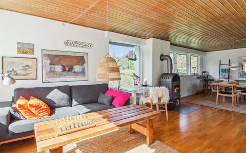 Matilda - 375M from the Sea: Meubilair, Interieur Ontwerp, Flooring, Muur, Verdieping, Hout, Bankstel, Plafond, Houten Vloer, Woonkamer