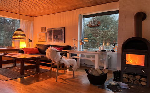 Matilda - 375M from the Sea: Meubilair, Interieur Ontwerp, Flooring, Verdieping, Hout, Plafond, Kamer, Verlichting, Woonkamer, Lichte Inrichting