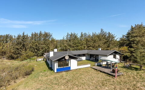 Matilda - 375M from the Sea: Huis, Huis, Dak, Verblijf, Struik, Siding, Deur, Tuin, Boerderij