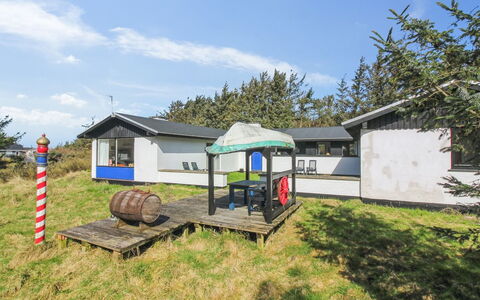 Matilda - 375M from the Sea: Huis, Huis, Dak, Verblijf, Struik, Siding, Deur, Tuin, Boerderij