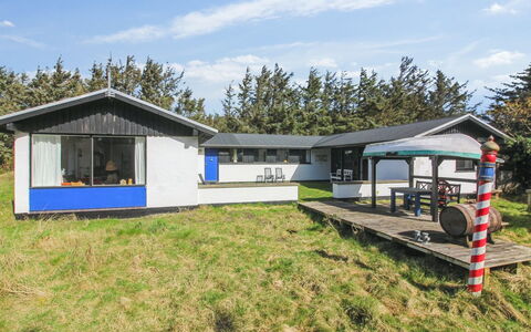 Matilda - 375M from the Sea: Huis, Huis, Dak, Verblijf, Struik, Siding, Deur, Tuin, Boerderij