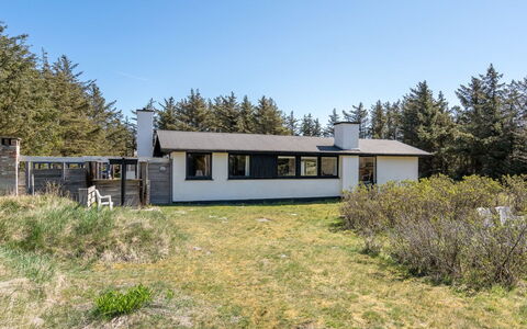 Matilda - 375M from the Sea: Huis, Huis, Dak, Verblijf, Struik, Siding, Deur, Tuin, Boerderij