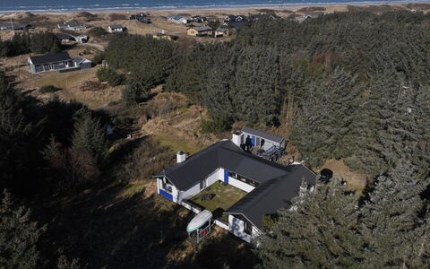 Matilda - 375M from the Sea: Huis, Huis, Dak, Verblijf, Struik, Siding, Deur, Tuin, Boerderij