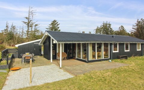 Nestori - 950M from the Sea: Meubilair, Interieur Ontwerp, Stoel, Flooring, Tafel, Toevlucht, Verdieping, Plafond, Kamer, Eco Hotel