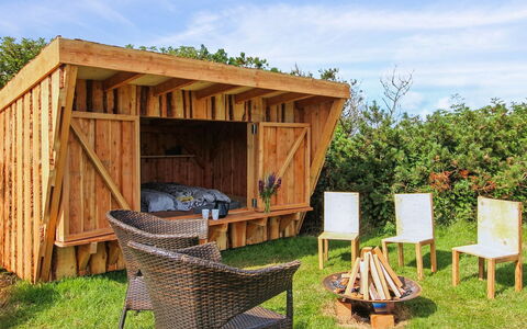 Tetta - 800M from the Sea: Meubilair, Interieur Ontwerp, Stoel, Flooring, Tafel, Toevlucht, Verdieping, Plafond, Kamer, Eco Hotel