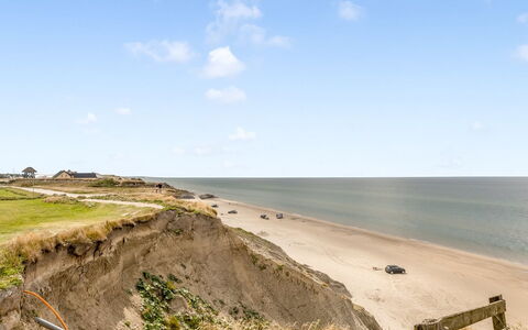 Fabiola - 200M from the Sea: Verblijf, Backyard, Werf, Garden Gebouwen, Schuur, Siding, Buitenmeubels, Blokhut, Outdoor Structuur, Keet