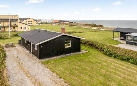 Fabiola - 200M from the Sea: Verblijf, Backyard, Werf, Garden Gebouwen, Schuur, Siding, Buitenmeubels, Blokhut, Outdoor Structuur, Keet