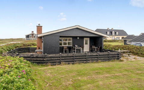 Fabiola - 200M from the Sea: Verblijf, Backyard, Werf, Garden Gebouwen, Schuur, Siding, Buitenmeubels, Blokhut, Outdoor Structuur, Keet