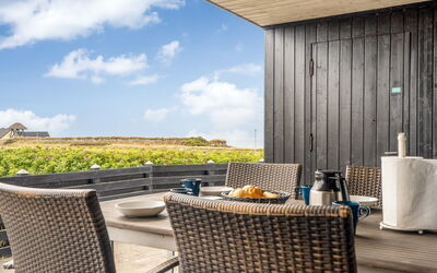 Fabiola - 200M from the Sea
