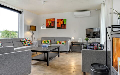 Dome - 750M from the Sea: Meubilair, Bankstel, Interieur Ontwerp, Flooring, Woonkamer, Verdieping, Kamer, Plafond, Huis