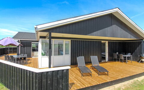 Dome - 750M from the Sea: Hout, Huis, Huis, Dak, Schaduw, Samengesteld Materiaal, Siding, Veranda, Landgoed, Verblijf