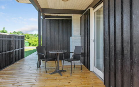 Dome - 750M from the Sea: Hout, Hardwood, Beits, Plank, Schaduw, Siding, Multiplex, Veranda, Houten Vloer, Home Deur