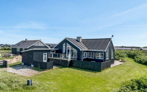Gynther - 150M from the Sea: Dak, Land Lot, Verblijf, Huis, Landelijk Gebied, Schuur, Siding, Garden Gebouwen, Blokhut, Hut