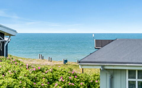 Gynther - 150M from the Sea: Dak, Land Lot, Verblijf, Huis, Landelijk Gebied, Schuur, Siding, Garden Gebouwen, Blokhut, Hut