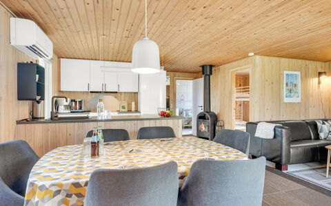 Bistra - 400M from the Sea: Huis, Huis, Dak, Woongebied, Verblijf, Landgoed, Boerderij, Gazon, Landscaping, Siding