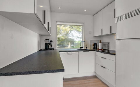Hellin - 300M from the Sea: Keuken, Toestel Van De Keuken, Countertop, Major Appliance, Cabinetry, Interieur Ontwerp, Flooring, Fornuis, Huishoudapparatuur, Huis
