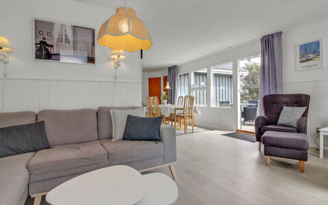 Hellin - 300M from the Sea: Meubilair, Interieur Ontwerp, Flooring, Verdieping, Hout, Plafond, Bankstel, Kamer, Houten Vloer, Woonkamer