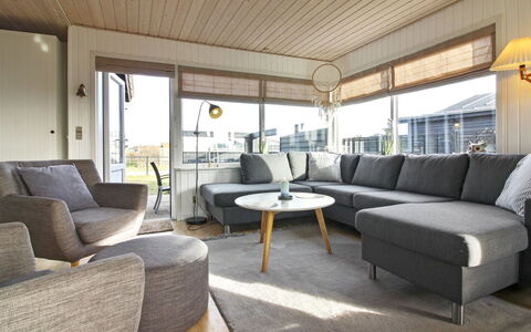 Jespar - 300M from the Sea: Huis, Huis, Deur, Dak, Verblijf, Landgoed, Tuin, Schaduw, Siding, Werf