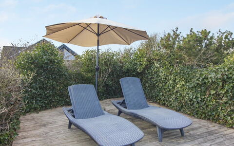 Jespar - 300M from the Sea: Huis, Huis, Deur, Dak, Verblijf, Landgoed, Tuin, Schaduw, Siding, Werf
