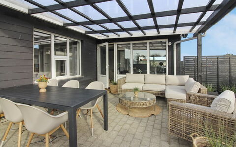 Jespar - 300M from the Sea: Huis, Huis, Deur, Dak, Verblijf, Landgoed, Tuin, Schaduw, Siding, Werf
