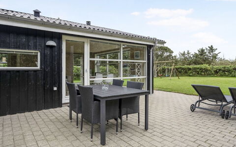 Into - 400M from the Sea: Veranda, Schaduw, Stoel, Outdoor Structuur, Garden Gebouwen, Aluminium, Siding, Dek