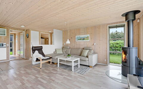 Into - 400M from the Sea: Flooring, Hout, Verdieping, Houten Vloer, Interieur Ontwerp, Plafond, Meubilair, Huis, Woonkamer, Hardwood