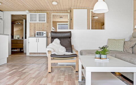 Into - 400M from the Sea: Flooring, Hout, Interieur Ontwerp, Meubilair, Verdieping, Bankstel, Kamer, Woonkamer, Houten Vloer, Plafond
