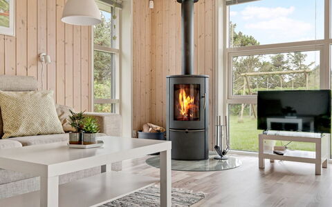 Into - 400M from the Sea: Flooring, Houten Vloer, Meubilair, Verdieping, Hardwood, Laminaatvloer, Woonkamer, Houtkachel, Beits, Kamerplant