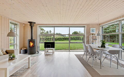 Into - 400M from the Sea: Flooring, Interieur Ontwerp, Verdieping, Hout, Meubilair, Houten Vloer, Plafond, Woonkamer, Huis, Laminaatvloer
