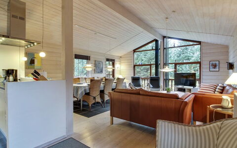 Jo - 1.2Km from the Sea: Hout, Plafond, Interieur Ontwerp, Huis, Verblijf, Meubilair, Woonkamer, Kamer, Bankstel, Hardwood