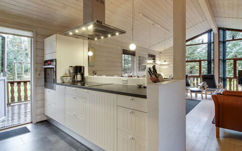 Jo - 1.2Km from the Sea: Hout, Interieur Ontwerp, Plafond, Flooring, Lichte Inrichting, Huis, Keuken, Verdieping, Meubilair, Countertop