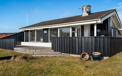 Ofrath - 350M from the Sea: Hout, Dak, Architectuur, Huis, Huis, Verblijf, Siding, Hardwood, Helling, Landgoed