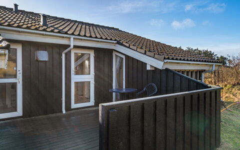 Ofrath - 350M from the Sea: Hout, Dak, Architectuur, Huis, Huis, Verblijf, Siding, Hardwood, Helling, Landgoed