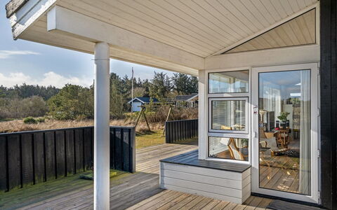 Ofrath - 350M from the Sea: Hout, Dak, Architectuur, Huis, Huis, Verblijf, Siding, Hardwood, Helling, Landgoed