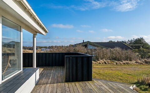 Ofrath - 350M from the Sea: Hout, Dak, Architectuur, Huis, Huis, Verblijf, Siding, Hardwood, Helling, Landgoed