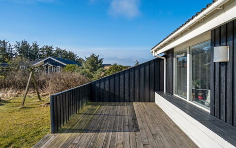 Ofrath - 350M from the Sea: Hout, Dak, Architectuur, Huis, Huis, Verblijf, Siding, Hardwood, Helling, Landgoed
