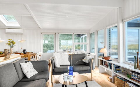 Ineke - 295M from the Sea: Meubilair, Interieur Ontwerp, Hout, Bankstel, Flooring, Plafond, Verdieping, Woonkamer, Huis, Kamer