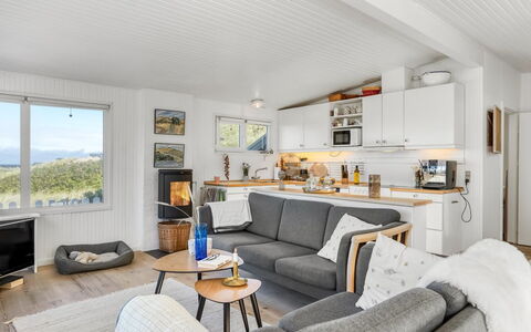 Ineke - 295M from the Sea: Hout, Huis, Huis, Verblijf, Appartement, Hardwood, Woonkamer, Beits, Bankstel