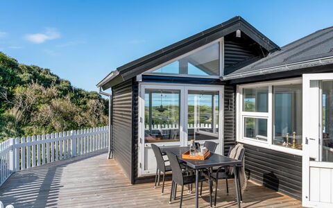 Ineke - 295M from the Sea: Hout, Huis, Veranda, Deur, Verblijf, Dek, Plank, Hardwood, Siding, Schaduw