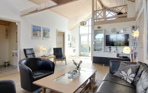 Lothen - 500M from the Sea: Interieur Ontwerp, Plafond, Bankstel, Woonkamer, Meubilair, Verdieping, Flooring, Huis, Kamer, Stoel