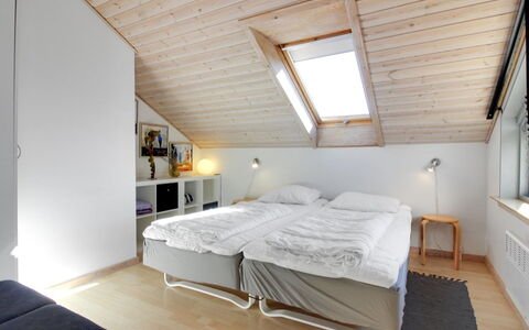 Lothen - 500M from the Sea: Interieur Ontwerp, Meubilair, Bed, Hout, Slaapkamer, Plafond, Flooring, Verdieping, Kamer, Verlichting