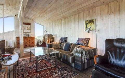 Trude - 250M from the Sea: Struik, Stedelijk Ontwerp, Groundcover, Steen, Appartement, Landgoed, Metselwerk, Balkon, Landscaping