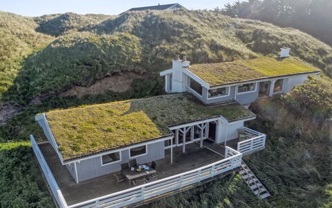 Trude - 250M from the Sea: Struik, Stedelijk Ontwerp, Groundcover, Steen, Appartement, Landgoed, Metselwerk, Balkon, Landscaping