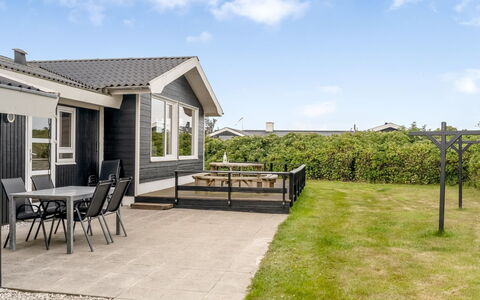 Bengta - 200M from the Sea: Huis, Dak, Huis, Verblijf, Schuur, Garden Gebouwen, Siding, Werf, Blokhut, Hut