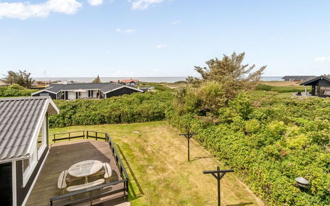 Bengta - 200M from the Sea: Huis, Dak, Huis, Verblijf, Schuur, Garden Gebouwen, Siding, Werf, Blokhut, Hut