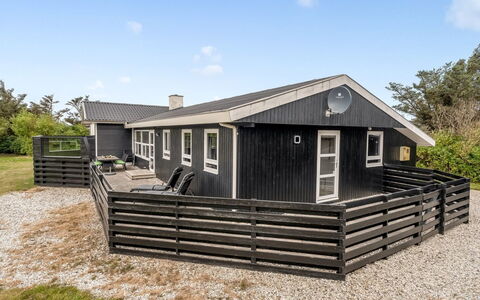 Bengta - 200M from the Sea: Huis, Dak, Huis, Verblijf, Schuur, Garden Gebouwen, Siding, Werf, Blokhut, Hut
